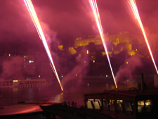 A Dunáról kilövellő színek